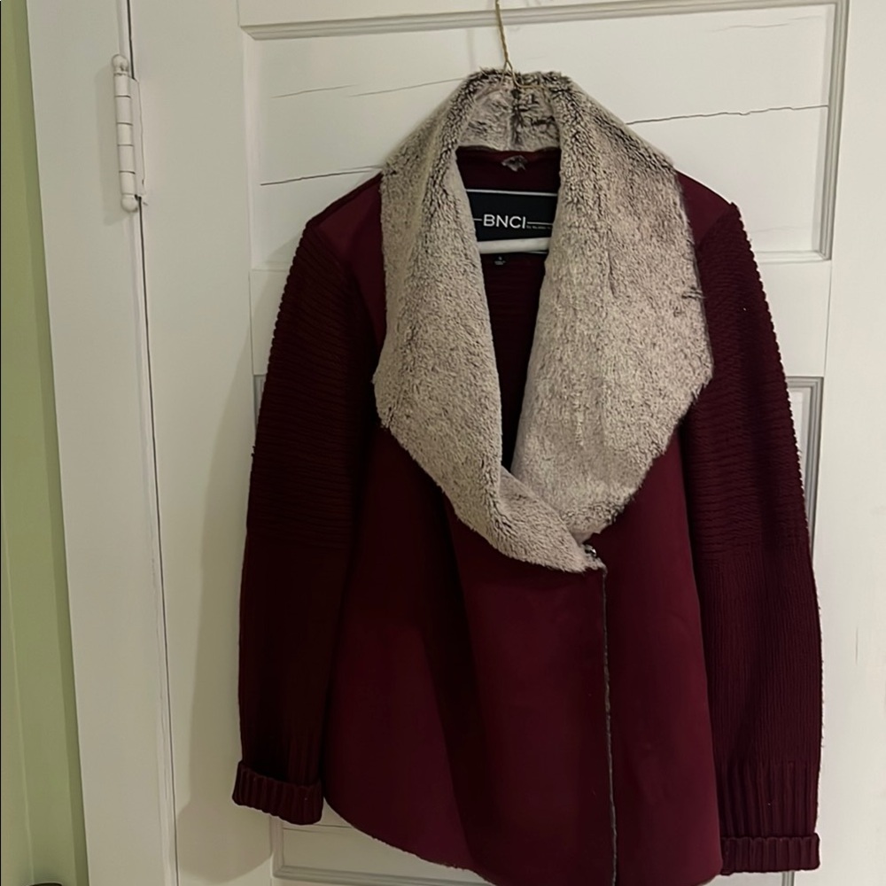 Chic Burgundy Jacket with Faux Fur Collar